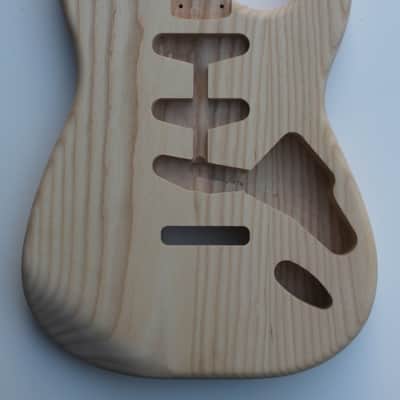 AMERICAN MADE STRAT CLASSIC STYLE BODY - RIGHT HANDED - ASH 1337 image 1