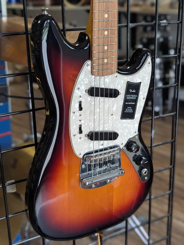 Fender Vintera ’60s Mustang 3-Color Sunburst – 2021 NOS w/ Deluxe Gig Bag