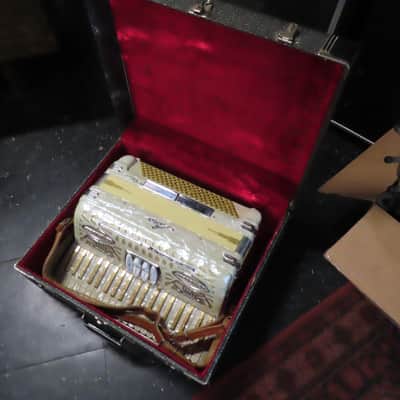 LIRA INTERNATIONAL MODEL 20 CENTRAMATIC 1959 3/4 120 BASS ACCORDION  GOLD SPARKLE MOTHER of WHITE PEARL IMMACULATE! image 13