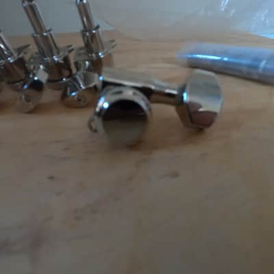 Allparts TK-7574 6 in line Locking Tuners  chrome image 2