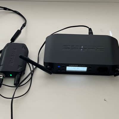 Shure Wireless Microphone System - GLXD4 receiver, GLXD1 bodypack, PGA31 Headset all on Z2 Band image 2