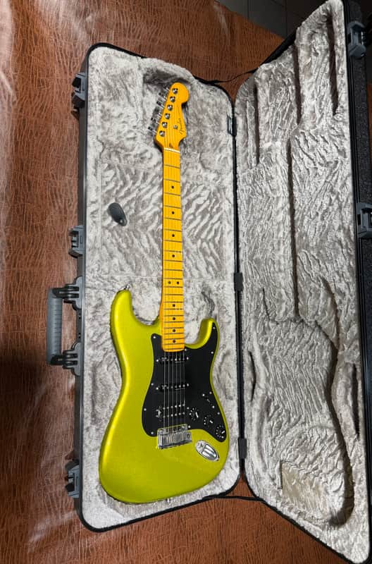 Fender American Ultra II Stratocaster HSS with Maple Fretboard - Solar Flare