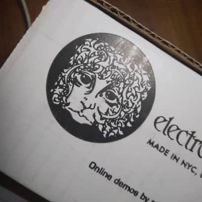 Electro-Harmonix Stereo Pulsar Analog Tremolo image 9
