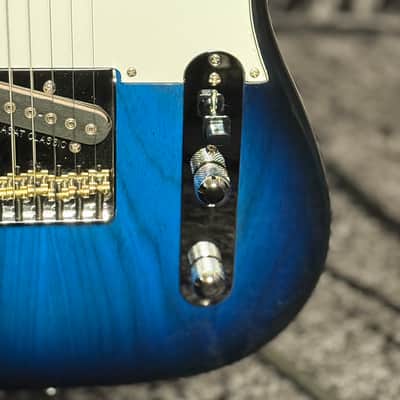 G&L Custom Built ASAT Classic Semi-Hollow Blueburst image 4