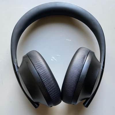 Bose Headphones 700 Wireless Noise Canceling with charging case (Read) image 5