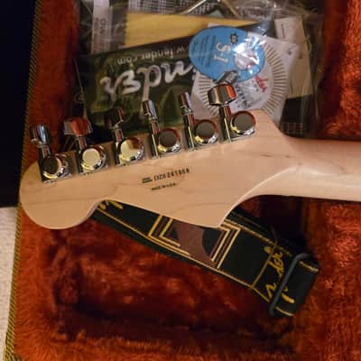 Fender  American Deluxe Stratocaster with Rosewood Fretboard 2008 - Crimson Red Mahogany image 4