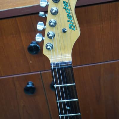 Vintage Levinson Blade RH4 Electric Guitar Blue / Black image 4