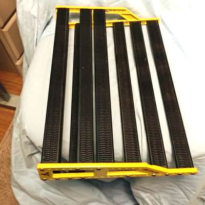 NuX Bumblebee Large Pedalboard w/ Bag 2020 - yellow image 2