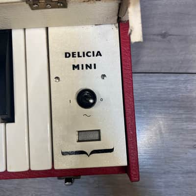Delicia Mini 807 vintage czech combo organ 1970s working red case 1721 1970s image 3