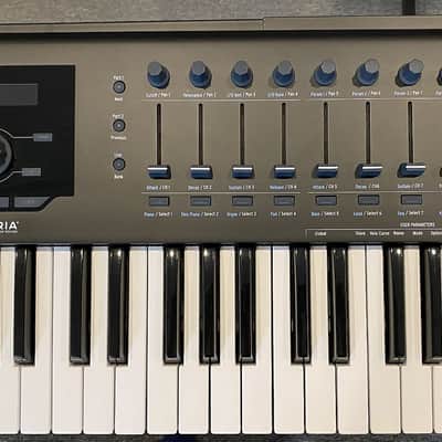 Arturia KeyLab 61 MkII MIDI Controller Black image 4