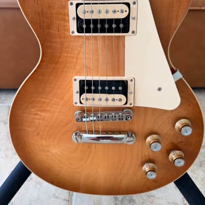 Gibson Les Paul Classic 2023 - Honeyburst image 2