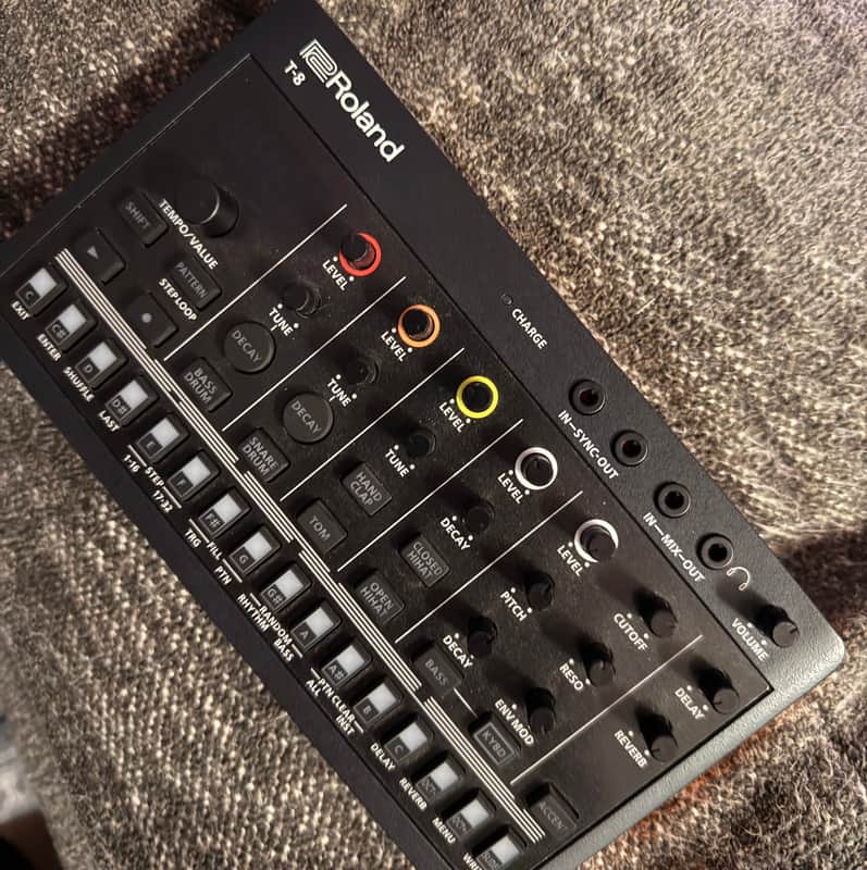 Roland T-8 AIRA Compact Beat Machine 2022 - Present - Black image 1