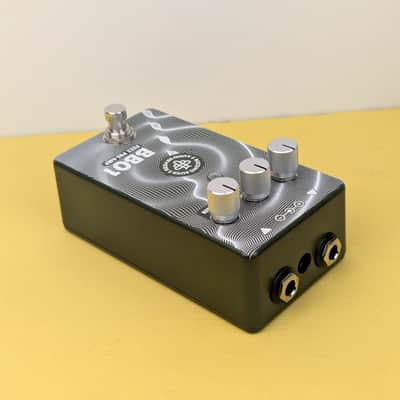 Buzzing Bugs BB01 fuzz preamp, top-class UK boutique Vox in a box image 3