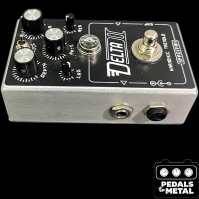Spaceman Delta II Harmonic Tremolo 2021 - Black Edition - X18893 image 4