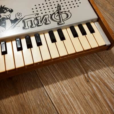 PIF - soviet (Ukrainian) analog toy synth with (more bass mod) image 3