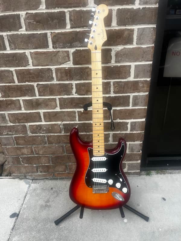 Fender Player Strat Plus TOP MN 2023 - Cherry Burst image 1