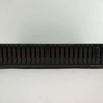 Toshiba EQ-E33 Graphic Equalizer 1985 - Black image 1