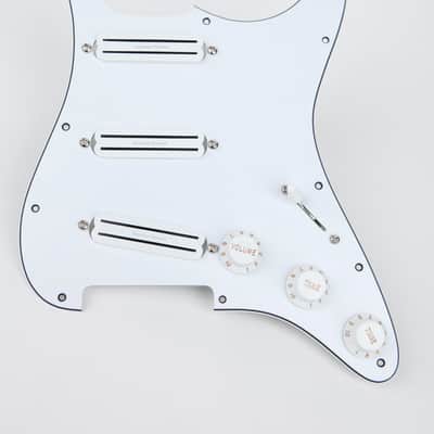 Seymour Duncan Triple Rails (Hot Rails) Loaded Pickguard - white