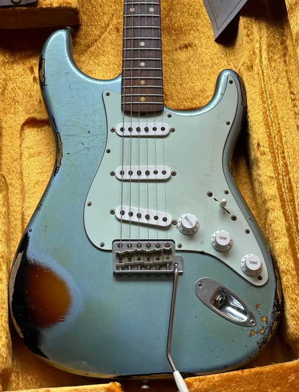 Fender Stratocaster 1962 Heavy Relic Faded Lake Placid Blue over Sunburst image 1