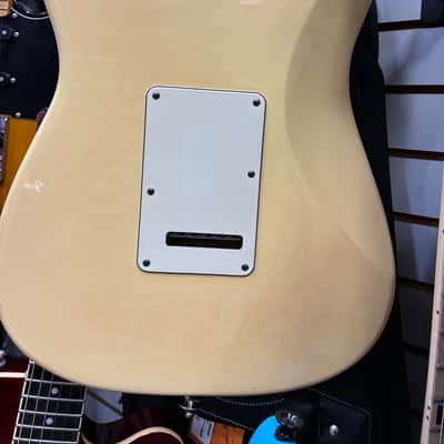 Fender American Standard Stratocaster with Maple Fretboard 1996 - 1997 - Vintage White image 4