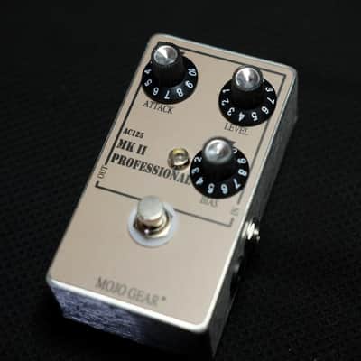 Mojo Gear Professional MkII Tone Bender Effect Pedalreplica with AC125 germanium transistors image 3