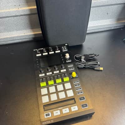 Native Instruments Traktor Kontrol D2 2010s - Black image 1