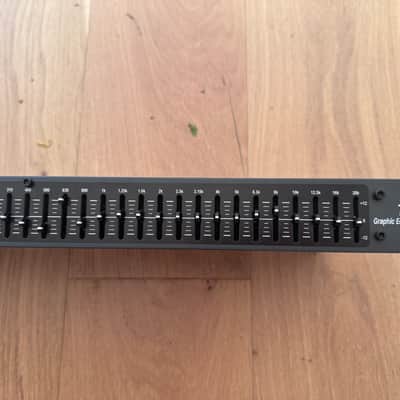 dbx 131s Single 31-Band Graphic EQ 2010s - Silver image 4