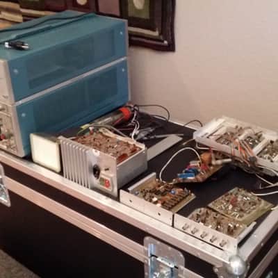 Tektronix 7704A is a modular oscilloscope system Silver/Blue image 5