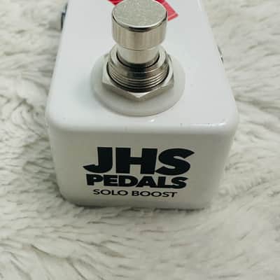 JHS Solo Boost 2022 - White / Red image 2