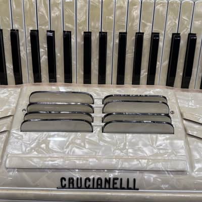 Crucianelli Accordion image 2