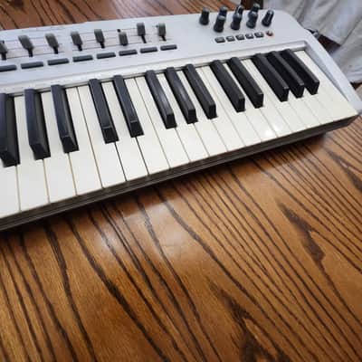 M-Audio Oxygen 49 MKI MIDI Keyboard Controller 2006 - 2009 - Silver image 3
