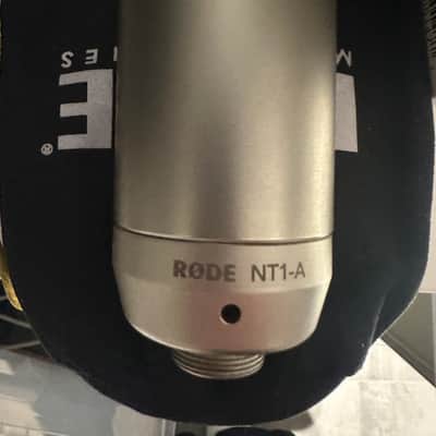 RODE NT1-A Large Diaphragm Cardioid Condenser Microphone 2002 - Present - Silver image 3