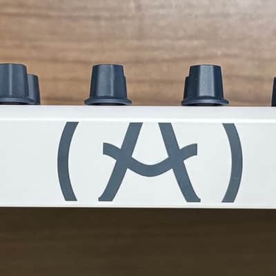 Arturia MiniLab MkII 25-Key MIDI Controller 2017 - Present - White image 2