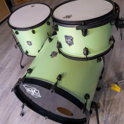 SJC Drums PFK322FBCMWBJ Pathfinder 3pc Kit (8x12,14x16,18x22) - Cosmic Mint, Black HW image 3
