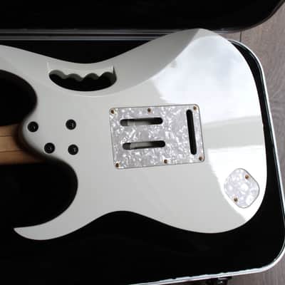 IBANEZ  "JEM7V White (F0713097) with her papers and original Hardcase" 3, 59 KG image 14