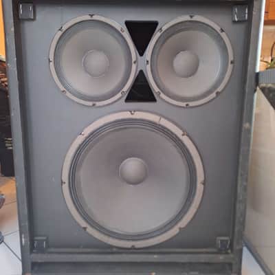 Fender BXR Spectrum 1x18" + 2x10" image 6