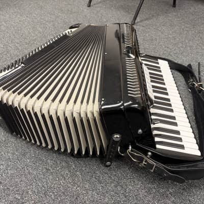 Castiglione 120 bass accordion image 4