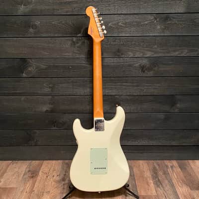 Fender Squier Classic Vibe '60s Stratocaster White Electric Guitar image 3