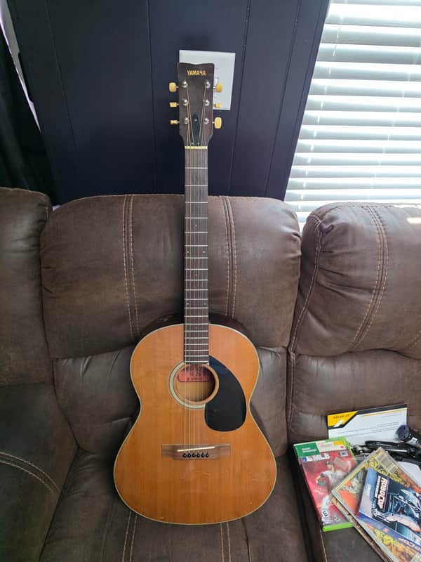 Yamaha FG-75 Folk Guitar