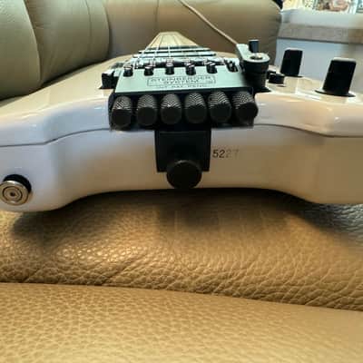 RARE!!! Steinberger GL-4T-GR with Transtrem Type II, plug in leg rest, 24 to 13 pins converter, modded Roland GM-70, 24pins cables, 24pins dust cover image 11
