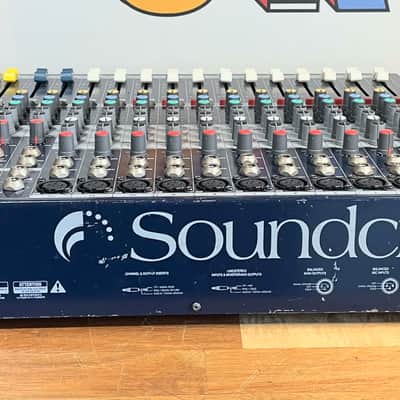 Soundcraft EPM12 12-Channel Mixer - Blue image 5