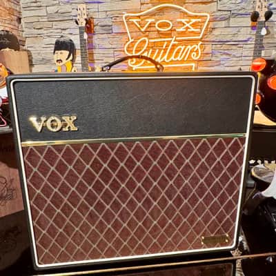 Vox AC15 HW R1 X Hand Wired 2 Channel Reverb 15 Watt 1x12"  Celestion Alnico Guitar Combo image 4