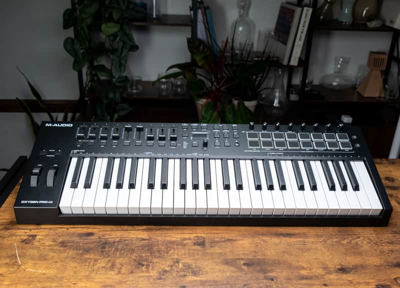 M-Audio Oxygen Pro 49 MIDI Keyboard Controller 2020 - Present - Black imagen 1