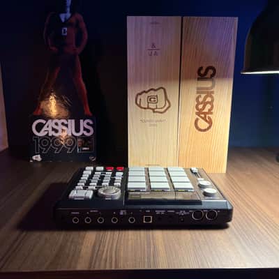 Akai MPC500 Music Production Center image 3