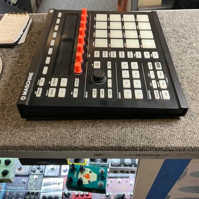 Native Instruments Maschine MK2 - Black image 2