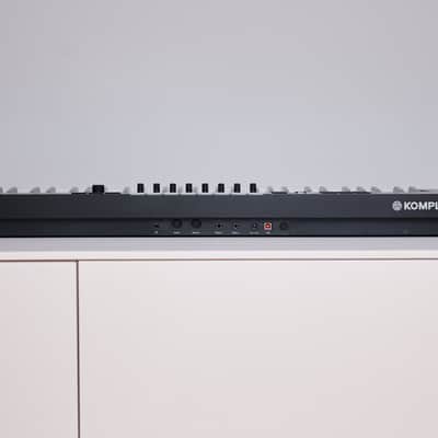 Native Instruments Komplete Kontrol S61 Mk2 2010s - Black image 3