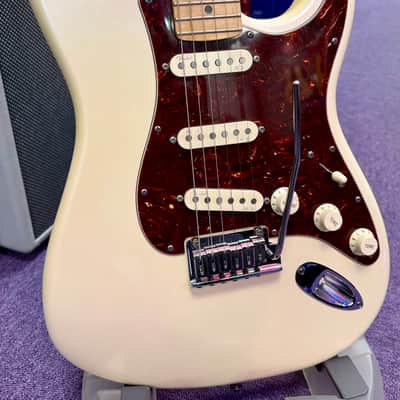 Fender American Deluxe Stratocaster Electric Guitar Olympic Pearl inc Hard Case (2011) image 1