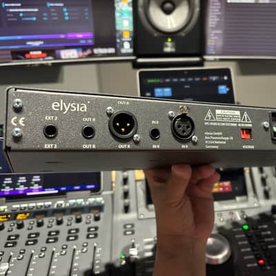 Elysia Xpressor Discrete Class-A Stereo Compressor - Latest Revision (Flat Buttons) image 8