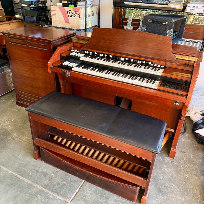 Serviced, Studio-grade Hammond RT-3 Organ with Leslie 122 Speaker image 1
