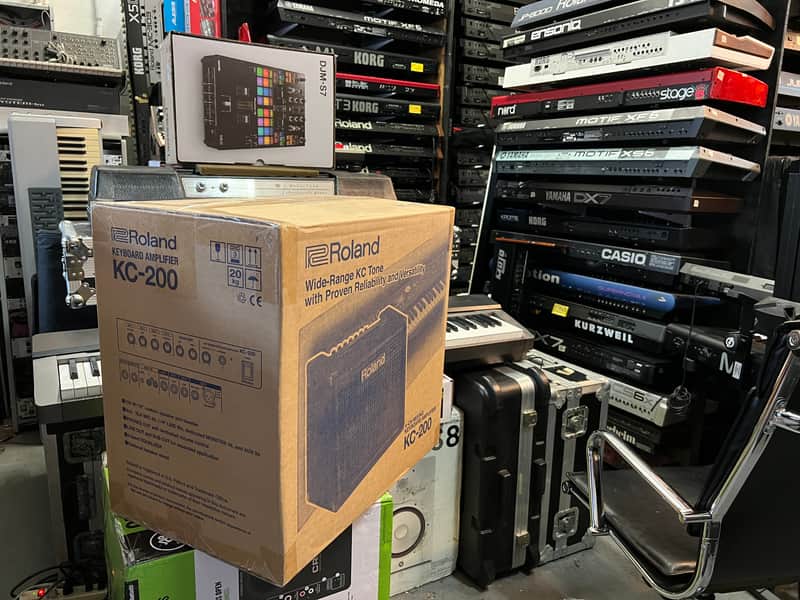 Roland KC-200 4-Channel 100w 12" Keyboard Amplifier KC200 amp //ARMENS// image 1